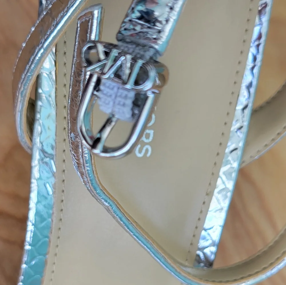 MICHAEL KORS Liana Sandal SILVER 7 (New) - Picture 4 of 8